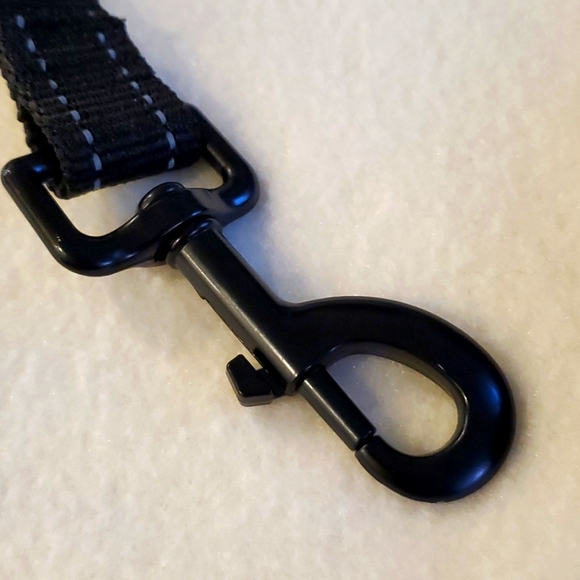 Black Bungee Dog Leash - Picture 2 of 5